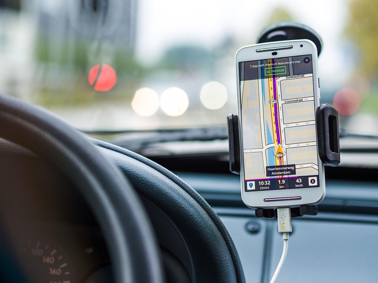 Nowoczesne nawigacje GPS - jakiej opcji szukać przy zakupie?