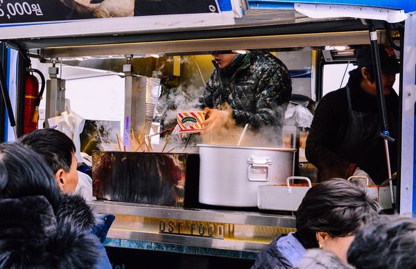 Unikalny biznes na łonie natury – przenośny grill w przyczepie